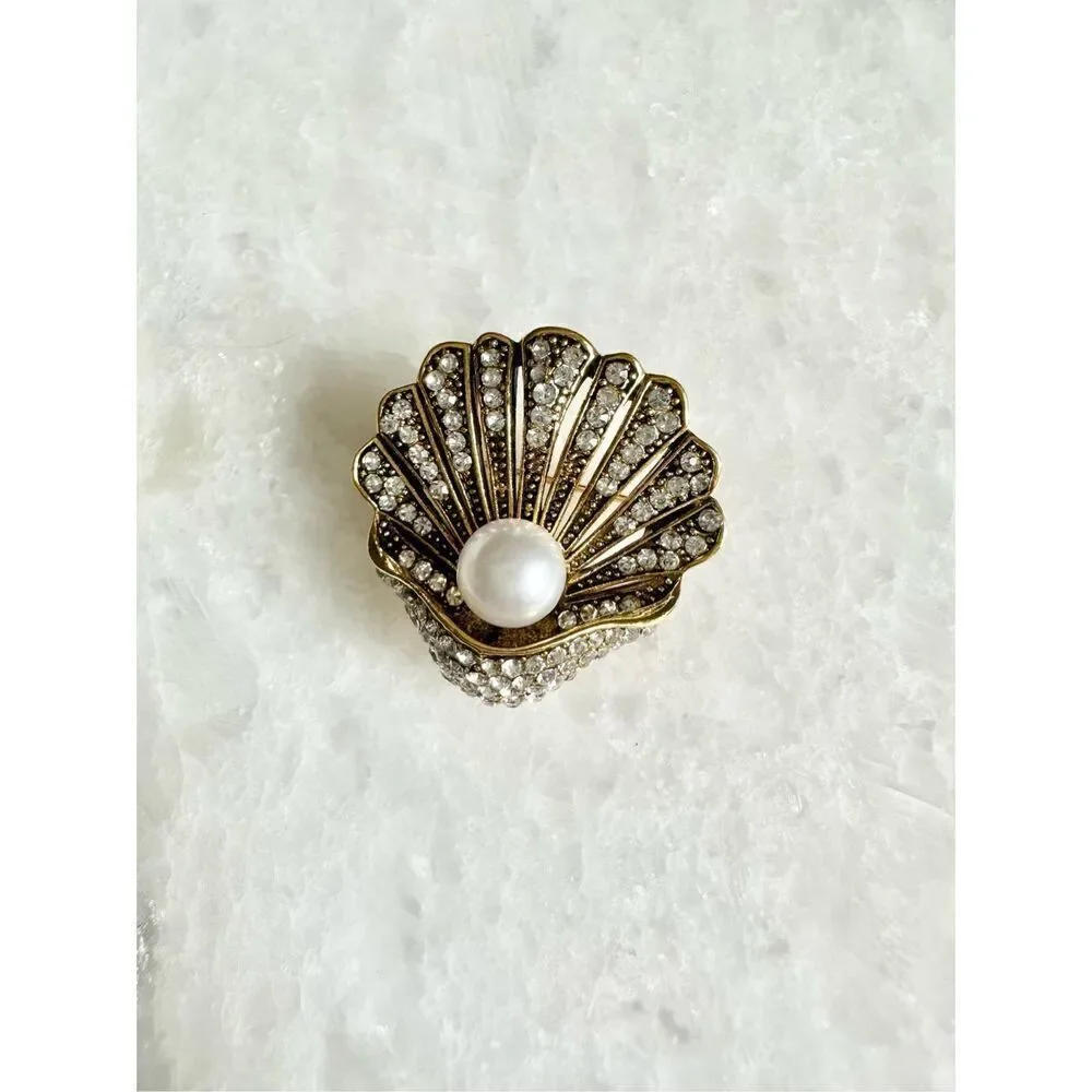 Antique style gorgeous clam shell with pearl brooch